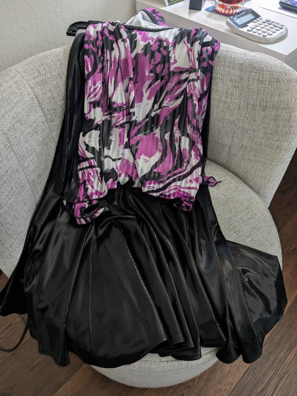 Medium Small Dresses - Picture 10 of 11